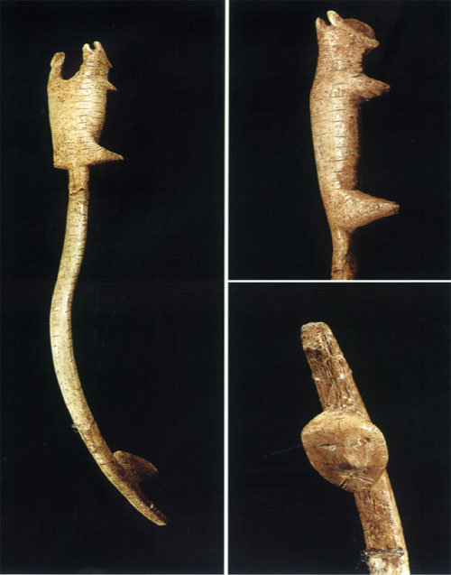 5000년 전 바이칼 호수 인근에 살던 샤먼의 무덤에서 발견된 정령상. 샤먼이 정령의 꼬리를 붙들고 유체이탈을 하듯 여러 세계를 오가는 모습을 담았다. 서울대박물관 제공
