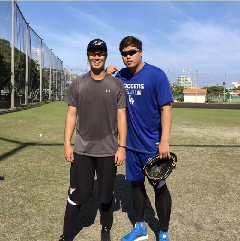 2016년 1월 첫 훈련 당시. 당시 류현진(오른쪽)은 LA 다저스 소속이었다. 사진출처 류현진 인스타그램