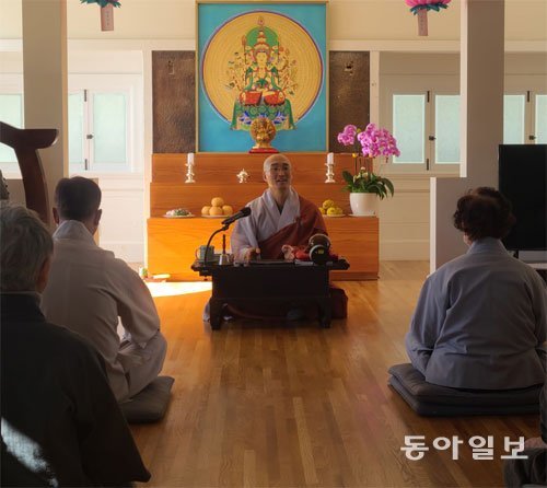 동안거로 집중 수행 중인 LA안국선원. 로스앤젤레스=김갑식 문화전문기자 dunanworld@donga.com