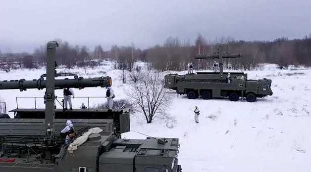 러시아 국방부가 25일(현지시간) 우크라이나 국경에서 군사 훈련을하는 영상을 공개했다.(러시아 국방부 홈페이지 갈무리)© 뉴스1