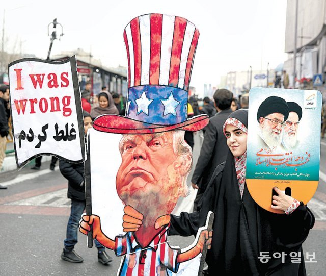 도널드 트럼프 미 행정부의 핵합의 파기 및 경제 제재가 시작된 2018년 당시 이란 곳곳에서는 트럼프 대통령을 규탄하는 시위가 벌어졌다. 동아일보DB