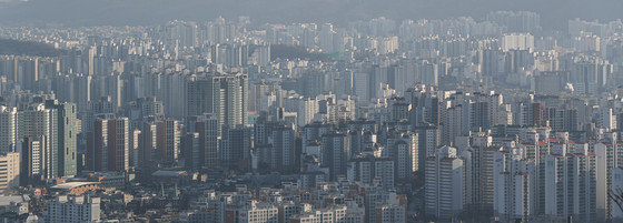 서울 남산에서 바라본 아파트 밀집지역 모습. 2022.1.24/뉴스1 © News1