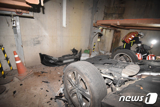 서울 동대문구 장안동 한 건물 기계식 주차장에서 차량이 추락하는 사고가 발생했다. 뉴스1