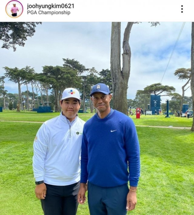 2020년 메이저대회인 PGA챔피언십에서 자신의 우상 타이거 우즈를 처음 만난 김주형. 김주형 인스타그램