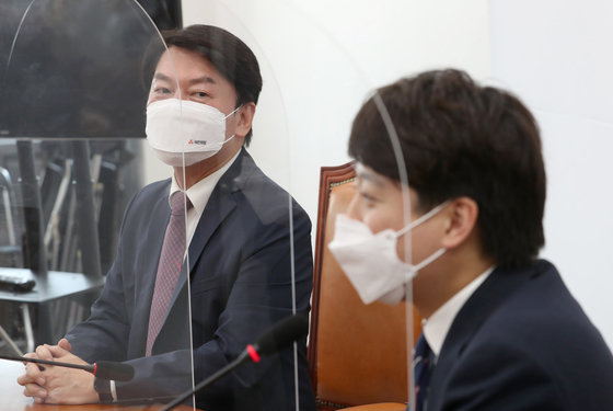 안철수 국민의당 대선 후보(왼쪽)와 이준석 국민의힘 대표. 2021.6.16/뉴스1 © News1