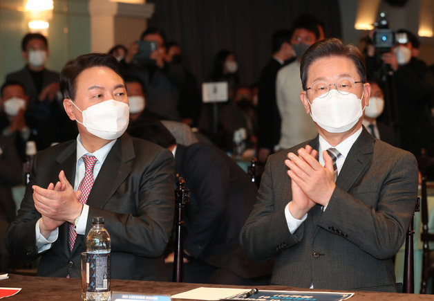 이재명 더불어민주당 대선 후보(오른쪽)와 윤석열 국민의힘 대선 후보. © News1