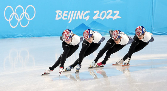 2022 베이징 동계올림픽 개막을 앞둔 31일 중국 베이징 캐피털 실내 경기장에서 대한민국 여자 쇼트트랙 대표팀 선수들이 훈련을 하고 있다. 2022.1.31/뉴스1 © News1