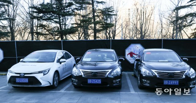 게임 택시로 이용되는 차량중 올림픽 공식 스폰서 외의 차량 브랜드에 테이프가 붙어 있다. 원대연 기자 yeon72@donga.com