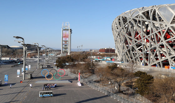 2022 베이징 동계올림픽 개막을 하루 앞둔 3일 중국 베이징 올림픽공원이 한산한 모습이다. 2022.2.3/뉴스1 © News1 박지혜 기자