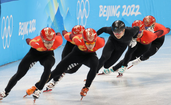 2022 베이징 동계올림픽 개막을 하루 앞둔 3일 오후 중국 베이징 수도 실내 경기장에서 중국 쇼트트랙 대표팀의 빅토르안(안현수) 코치가 훈련을 하고 있다. 2022.2.3/뉴스1 © News1