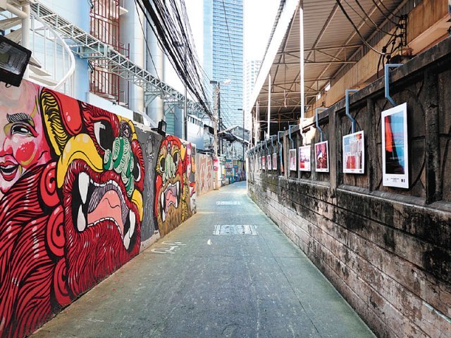 방콕 차이나타운 인근 ‘딸랏노이’의 낡고 오래된 골목이 도시재생사업으로 새롭게 변신해 관광객들의 발길을 끌어들이고 있다.