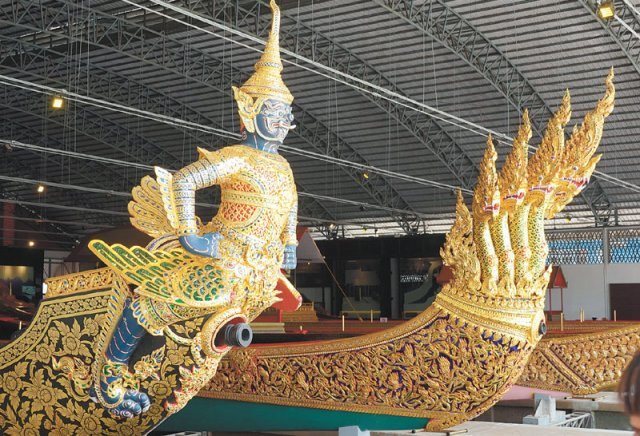 태국 왕실 선박박물관에 전시된 왕실 선박. 실제 왕실 행사가 있을 때도 이 선박들이 사용된다.