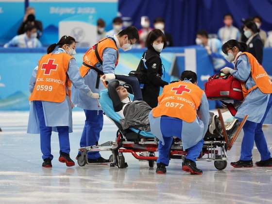 2022 베이징 동계올림픽 남자 1000m 준준결승에서 부상 당한 박장혁. © News1