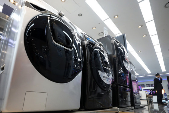 우리나라 한 가전제품 매장에 전시된 세탁기. (사진은 기사 내용과 무관함) / 뉴스1 © News1