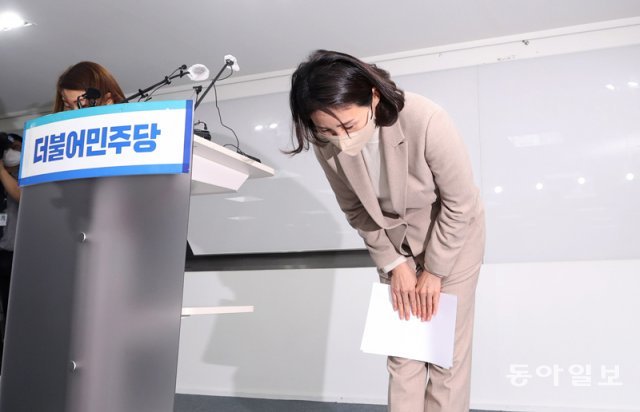 이재명 더불어민주당 대선 후보의 배우자 김혜경 씨가 9일 오후 서울 여의도 민주당 중앙당사에서 기자회견을 열고, 과잉의전 논란에 대해 사과하고 있다. 사진공동취재단
