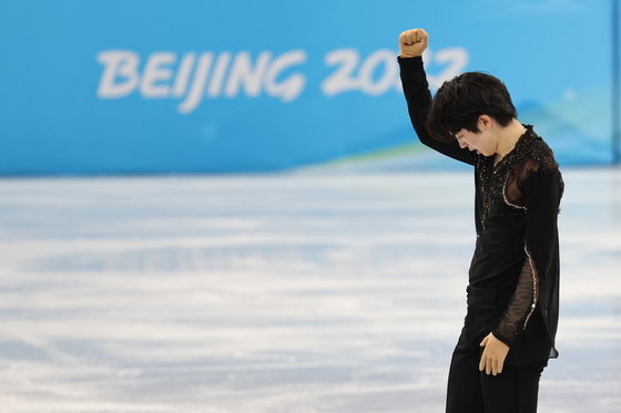 차준환이 8일 중국 베이징 수도실내체육관에서 열린 2022 베이징 동계올림픽 남자 싱글 쇼트프로그램에서 연기를 마친 후 주먹을 불끈 쥐고 있다. 2022.2.8/뉴스1 © News1