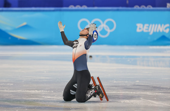 황대헌이 9일 오후 중국 베이징 수도실내체육관에서 열린 2022 베이징 동계올림픽 쇼트트랙 남자 1500m 결승에서 금메달을 확정짓자 기뻐하고 있다. 2022.2.9/뉴스1 © News1