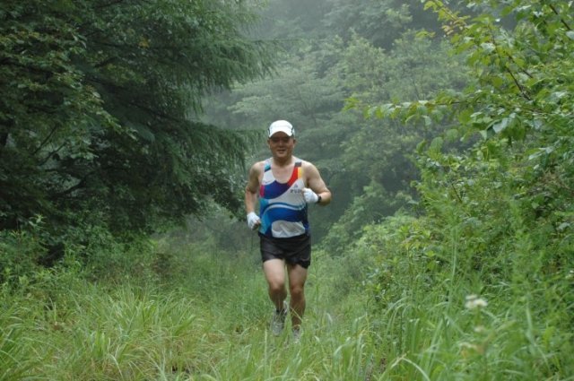 강종수 씨가 한 트레일러닝 대회에서 산을 달리고 있다. 강종수 씨 제공