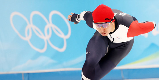 2022 베이징동계올림픽 스피드 스케이팅 남자 500m출전을 앞둔 김준호가 11일 중국 베이징 국립 스피드 스케이팅 경기장(오벌)에서 훈련을 하고 있다. 2022.2.11/뉴스1