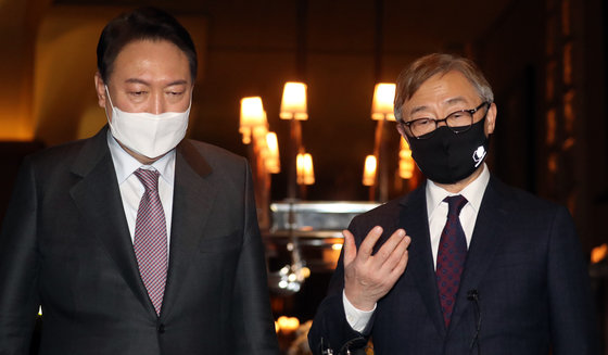 윤석열 국민의힘 대선 후보(왼쪽)와 최재형 전 감사원장2022.1.20/뉴스1 © News1