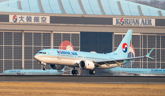 대한항공 보잉 737-8 항공기 1호기가 지난 2월 13일 김포공항에 착륙하고 있는 모습. (대한항공 제공) © 뉴스1
