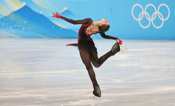 7일 중국 베이징 수도실내체육관에서 열린 2022 베이징 동계올림픽 피겨 팀이벤트 여자 싱글 프리스케이팅에서 러시아의 카밀라 발리예바(Kamila Valieva)가 연기를 펼치고 있다. 2022.2.7/뉴스1 © News1