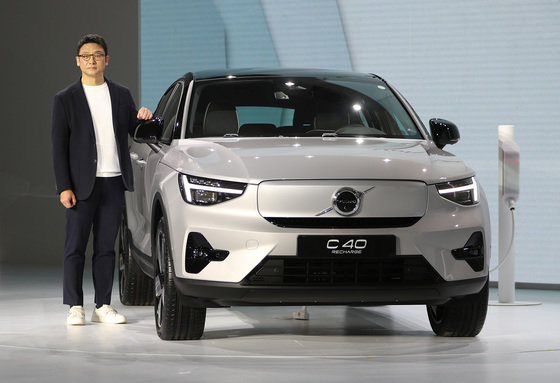 볼보자동차코리아가 15일 서울 동대문디자인프라자(DDP)에서 브랜드 최초의 쿠페형 순수 전기 SUV, ‘C40 Recharge(리차지)’를 공개했다. 2022.2.15/뉴스1 © News1