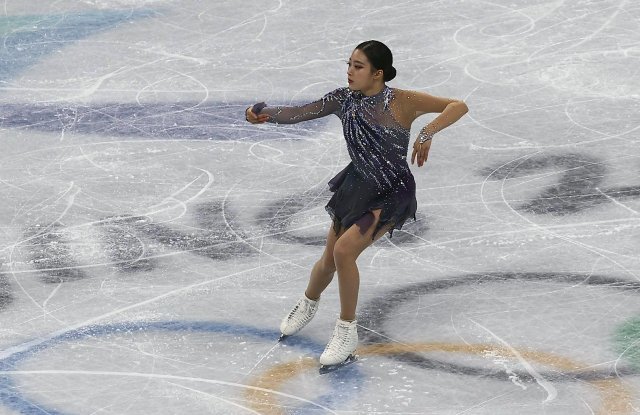 15일 캐피털 인도어 스타디움에서 열린 2022 베이징 동계 올림픽 피겨스케이팅 여자 싱글 쇼트 프로그램에 출전한 유영 선수가 경기를 하고 있다. 베이징=원대연 기자 yeon72@danga.com