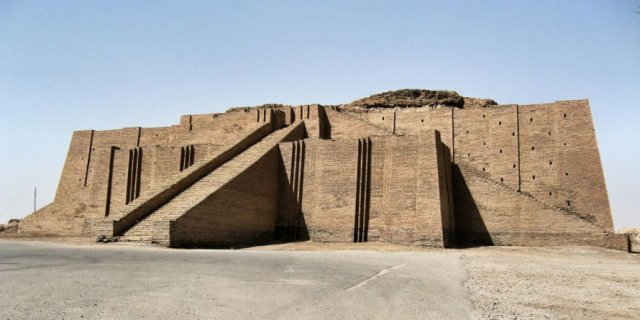 이라크 구자라트. 바벨탑의 모티브가 된 건축물. / 브리태니커 홈페이지