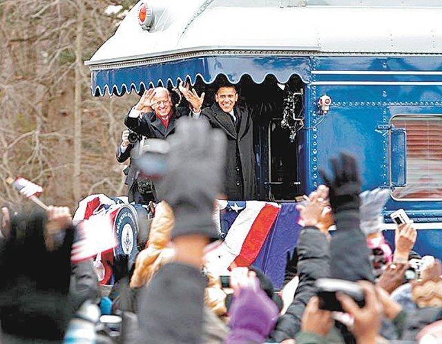 2008년 미국 대선에서 승리한 버락 오바마 대통령 당선자(오른쪽)는 조 바이든 부통령 당선자(왼쪽)와 함께 이듬해 1월 
20일 취임식 일정에 맞춰 펜실베이니아주 필라델피아를 출발해 워싱턴에 도착하는 220km 열차 여정에 나섰다. 사진 출처 백악관 
홈페이지