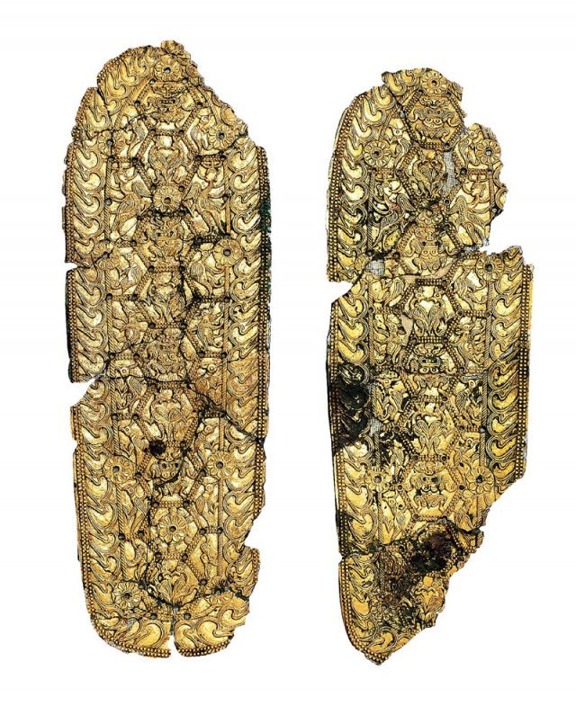 1924년 경주 식리총에서 출토된 길이 32cm의 금동신발. 5세기 후반 백제에서 만들어져 신라에 전해진 것으로 추정된다. 사진 출처 국립중앙박물관·문화재청