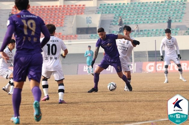 안양과 전남의 경기 모습(한국프로축구연맹 제공)© 뉴스1