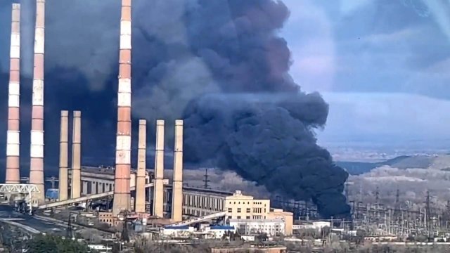 루한스크 지역에서 발사된 MLRS 로켓으로 우크라이나가 샤스티아 지역에 포격이 있었다고 알리는 트위터. 포격은 몇 시간 동안 계속됐고 이로 인해 지역 화력 발전소가 피해를 입었다고 전했다. 출처 마이단프레스 트위터