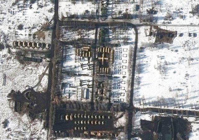 막사 테크놀로지가 제공한 위성 사진에 22일(현지시간) 우크라이나와의 국경에서 북쪽으로 20㎞ 떨어진 러시아 벨고로드에 야전병원과 병력이 배치돼 있다. 2022.02.23. [벨고로드=AP/뉴시스]