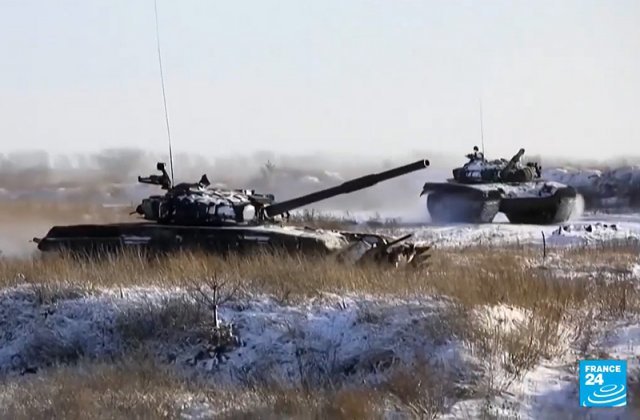 22일 우크라이나와  국경에서 탱크들이 이동하고 있다. FRANCE24 페이스북2022.02.23.