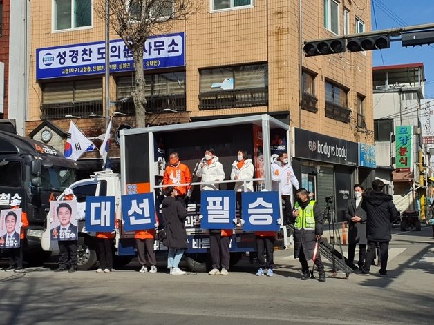 안철수 국민의당 대선 후보가 1박2일 호남 유세 2일차를 맞아 28일 전북 고창을 방문했다. 2022.02.28/© 뉴스1
