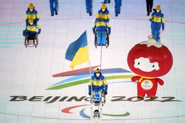 2022 베이징 겨울패럴림픽 개회식에 입장 중인 우크라이나 대표단. 베이징=AP 뉴시스
