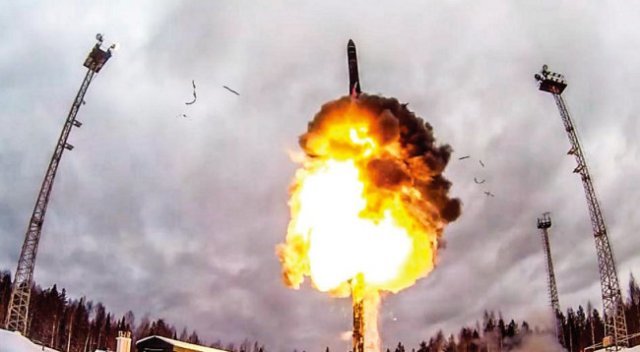 러시아군이 2월 19일 최신예 전략핵무기인 야르스 대륙간탄도미사일(ICBM)을 시험발사하고 있다. [러시아 국방부]