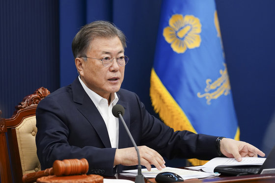 문재인 대통령이 8일 청와대에서 열린 영상 국무회의에서 발언하고 있다. 사진 제공 청와대
