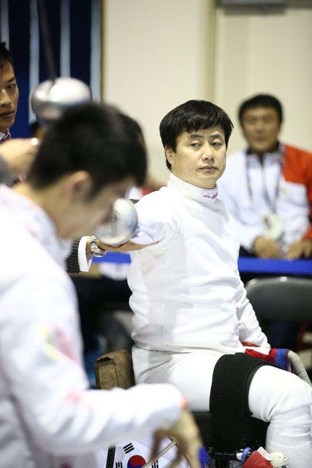 휠체어 펜싱 선수로 장애인아시아경기에서 은메달 2개, 동메달 1개를 따낸 장동신. 대한장애인체육회 제공