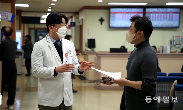 이재갑 한림대 감염내과 교수(왼쪽). 장승윤 기자 tomato99@donga.com