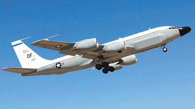 15일 수도권과 서해 상공에 출격한 미 공군의 코브라볼(RC-135S). 온라인 캡처