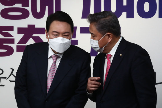 윤석열 대통령 당선인(왼쪽)과 박진 국민의힘 의원. 2022.1.24/뉴스1 © News1