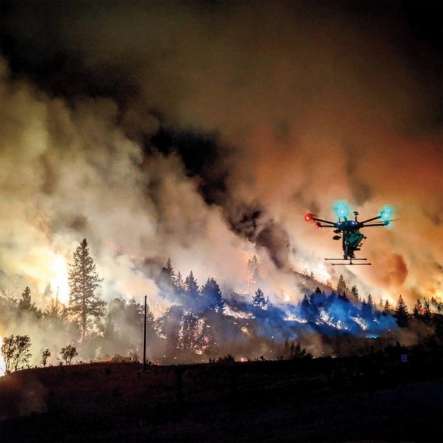드론이 2020년 미국 콜로라도주에서 일어난 산불의 진압을 돕기 위해 비행에 나섰다. 미네소타 천연자원부 제공