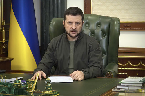 볼로디미르 젤렌스키 우크라이나 대통령이 18일(현지시간) 키이우에서 연설하고 있다.