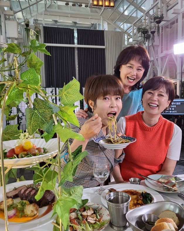 (왼쪽부터) 조혜련, 이경실, 박미선/ 사진=박미선 인스타그램 © 뉴스1