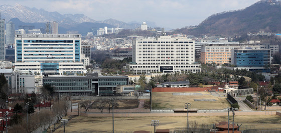 서울 용산구 소재 합동참모본부 청사(왼쪽)과 국방부 청사 본관. 2022.3.20/뉴스1 © News1 장수영 기자