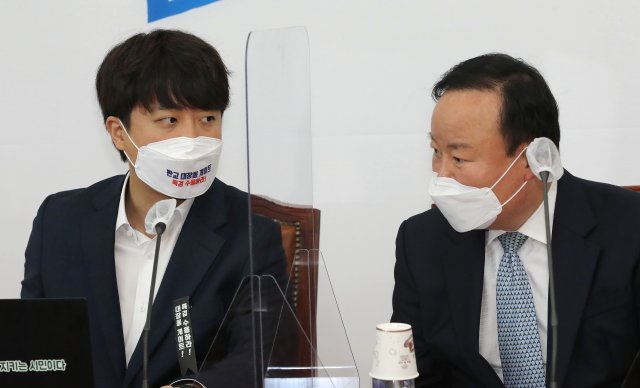 국민의힘 이준석 대표(왼쪽)와 김재원 최고위원. 사진공동취재단