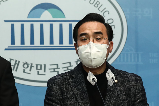 박홍근 더불어민주당 원내대표가 27일 국회 소통관에서 원내대변인단을 발표하고 있다. 2022.3.27/뉴스1 © News1