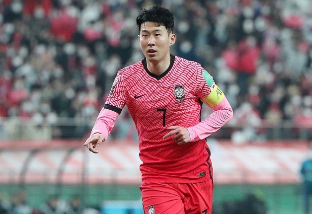 손흥민이 24일 오후 서울 마포구 서울월드컵경기장에서 열린 2022 국제축구연맹(FIFA) 카타르 월드컵 아시아 최종예선 9차전 이란과의 경기에서 선취골을 넣은 후 기뻐하고 있다. 2022.3.24/뉴스1